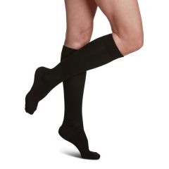 Sigvaris Traveno Knee High Closed Toe Travel Compression Socks, Unisex, Pair